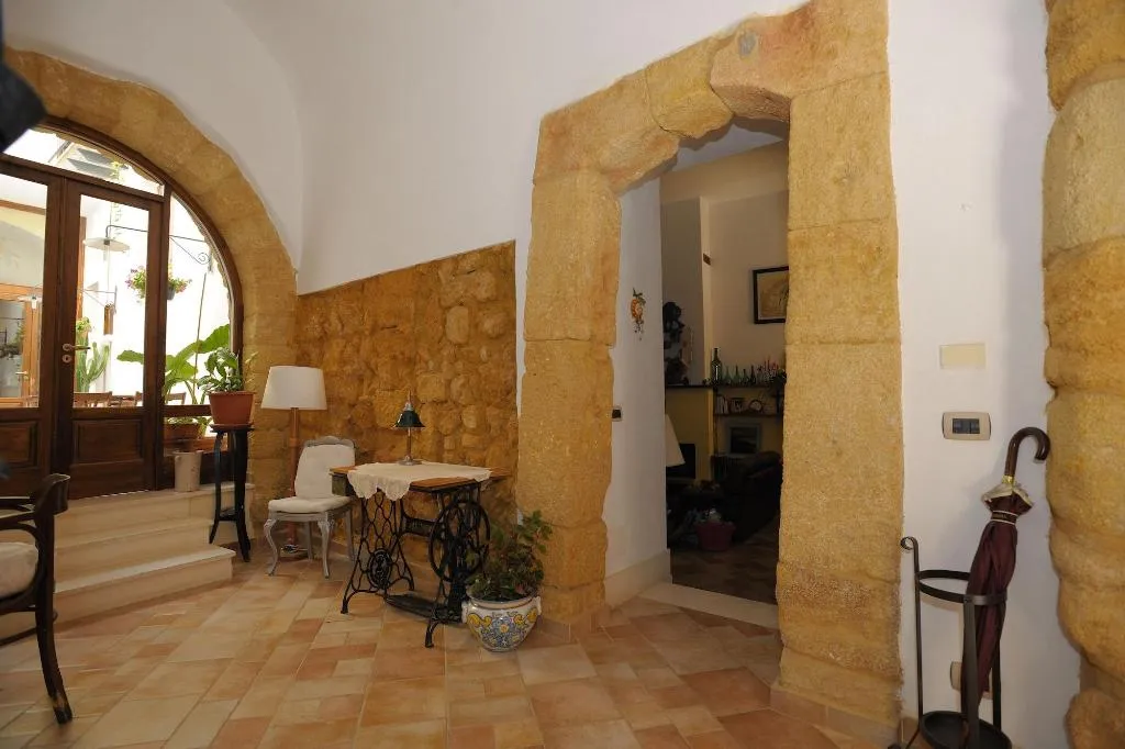 Lobby, Arco Ubriaco, Catania