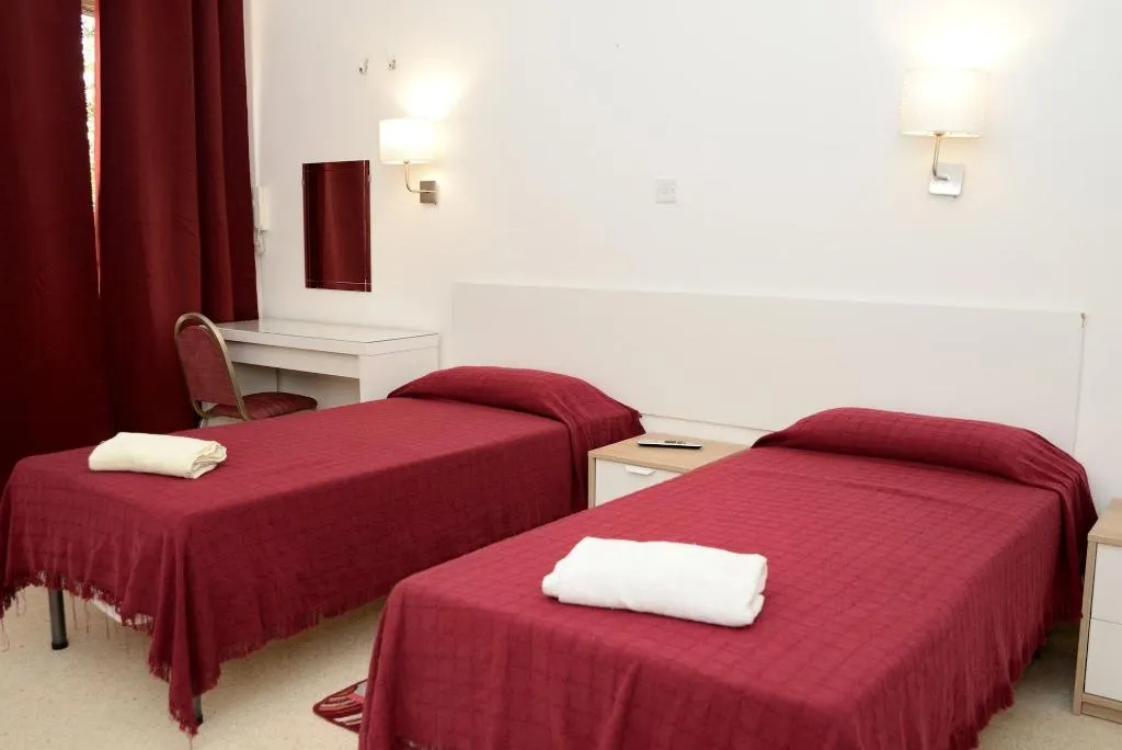 Room, White Star, Malta
