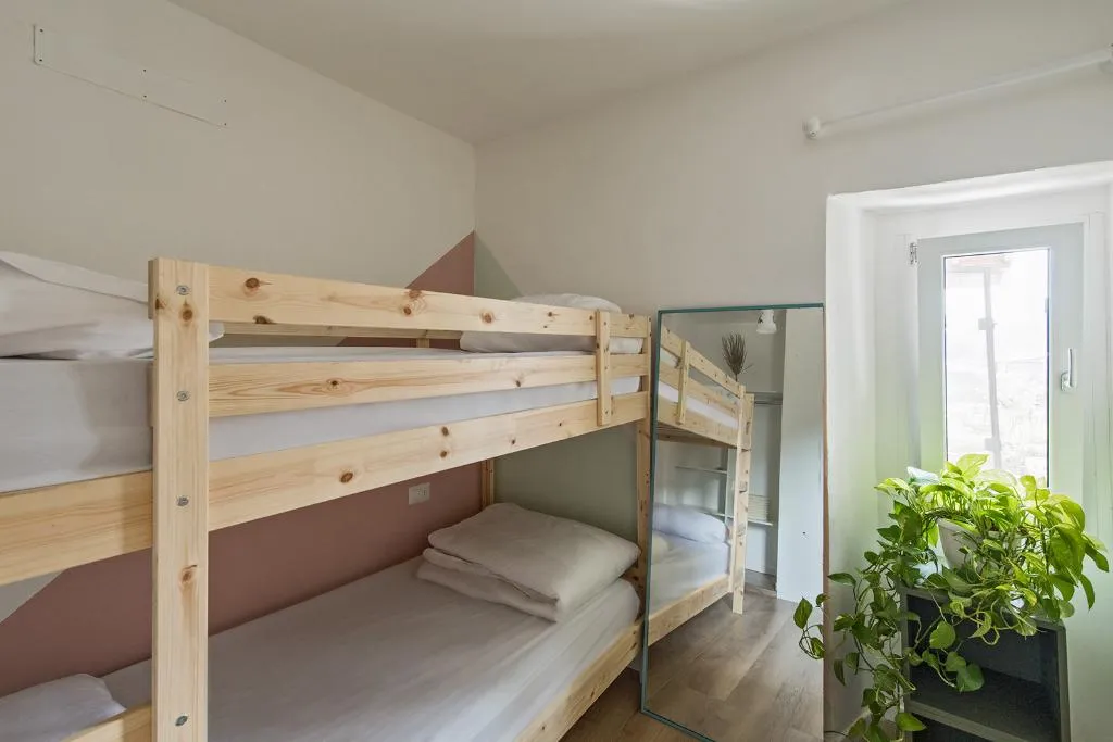 APARTMENT TWO BEDROOMS ONE BATHROOM Room, Stresa Complex Levoasi, Milan