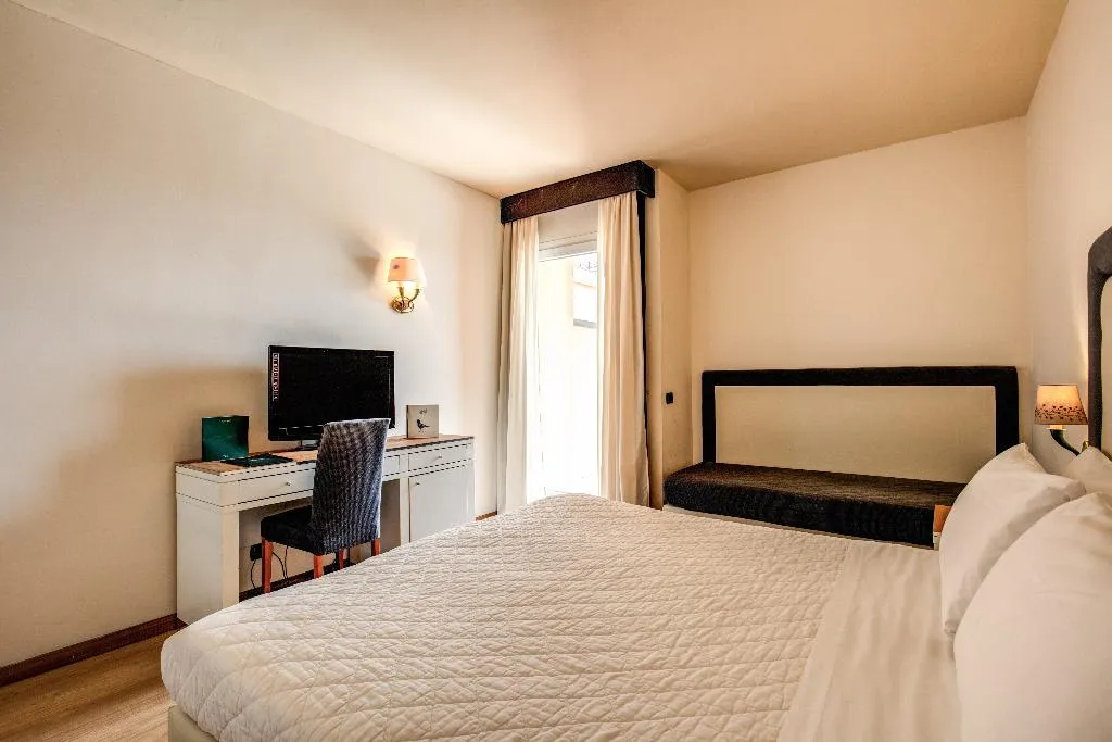 TRIPLE SUPERIOR Room, Demidoff Country Resort, Florence