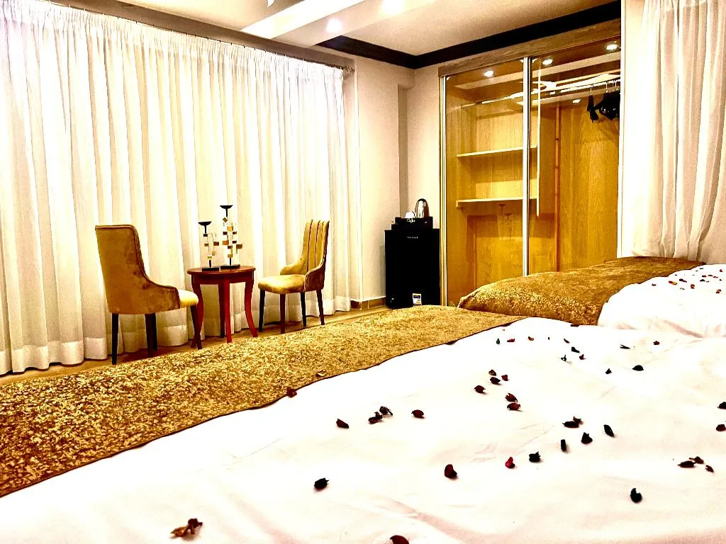 QUADRUPLE SUPERIOR KING BED Room, New Museum, Pyramids Inn, Cairo