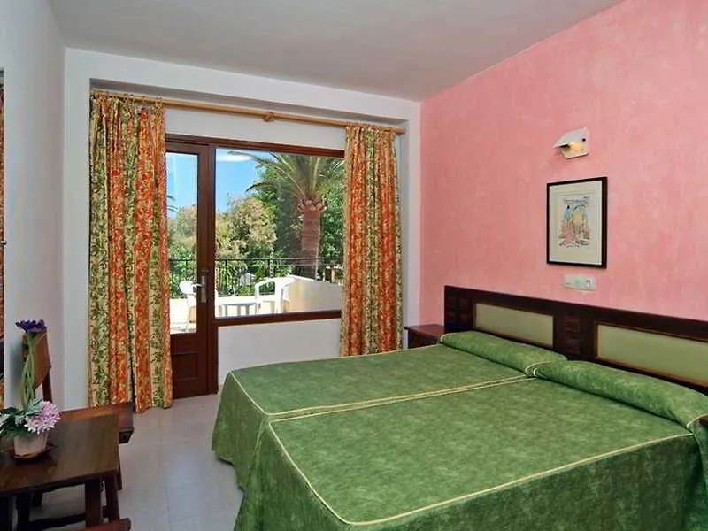 APARTMENT CAPACITY 6 TWO BEDROOMS Room, Apartamentos Don Miguel, Majorca