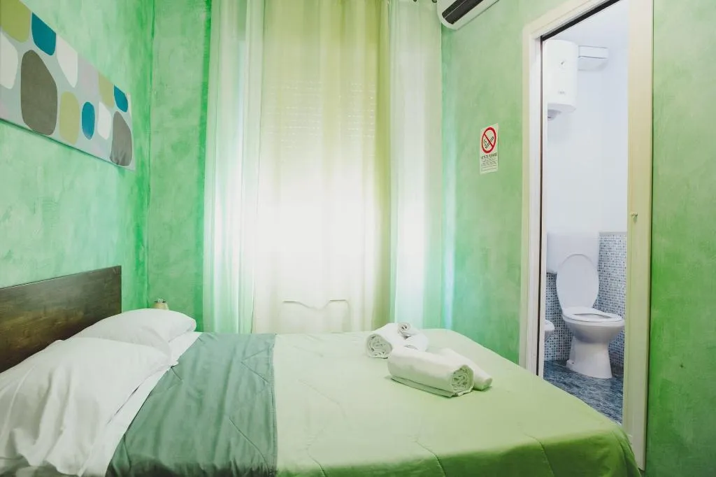 Room, Matlis, Alghero