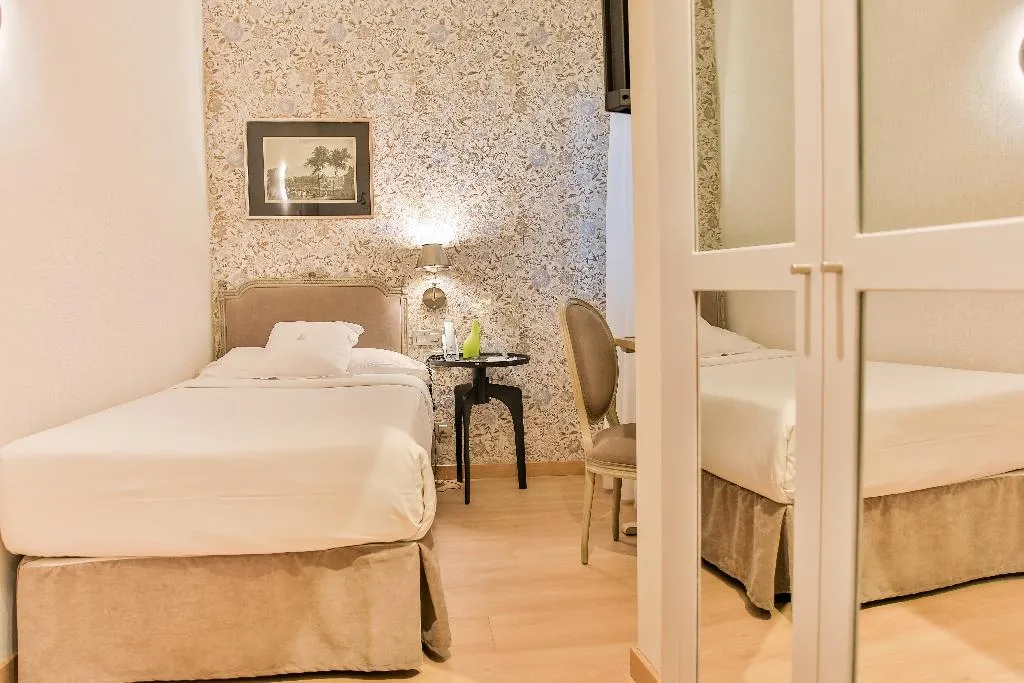 SINGLE STANDARD Room, Hotel Meninas, Madrid