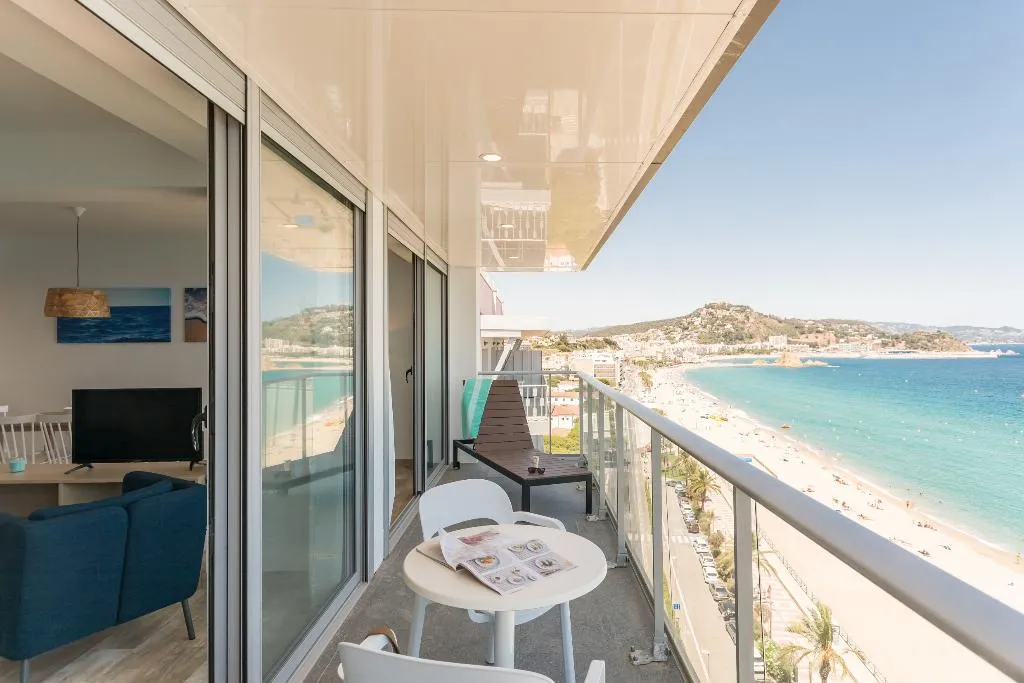 APARTMENT CAPACITY 4 TWO BEDROOMS Room, Pierre & Vacances Blanes Playa, Costa Brava