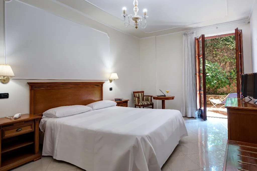 Double or Twin ECONOMY Room, Majestic Palace, Naples
