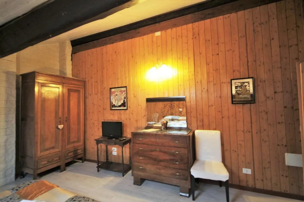 Room, Antica Corte Milanese, Milan
