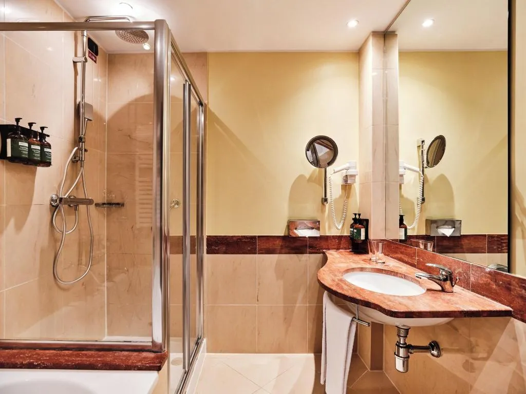 SINGLE PREMIUM Room, Crowne Plaza Milan Malpensa Airport, Milan