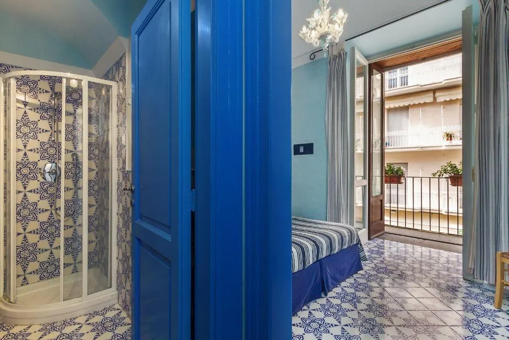 Room, Casa Astarita, Naples