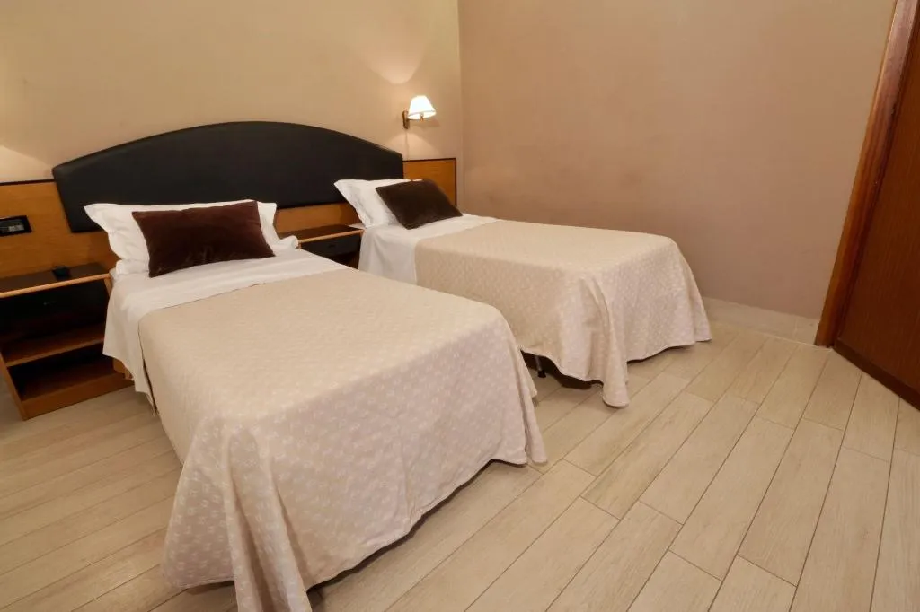 Room, Hotel Fiorentina, Naples