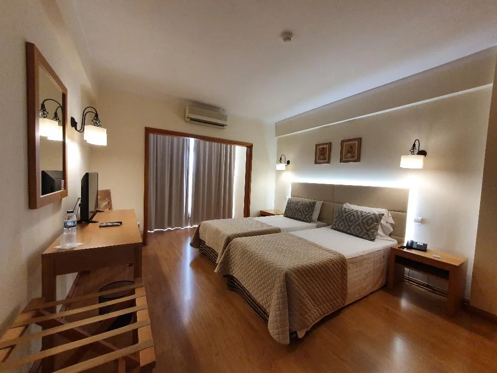 Room, Anadia Cabecinho, Porto
