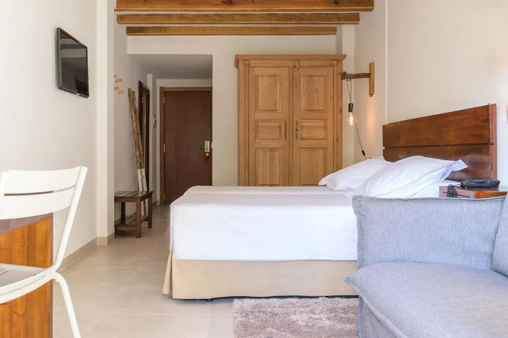 TWIN SUPERIOR WITH TERRACE Room, Es Port, Majorca