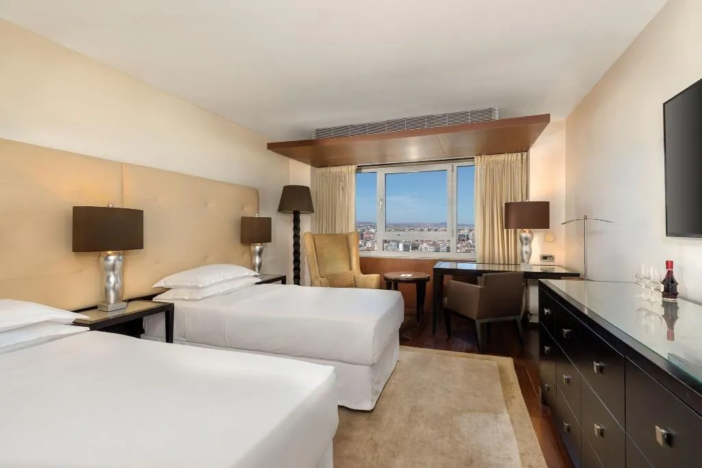 TWIN CLUB Room, Sheraton Lisboa Hotel & Spa, Lisbon