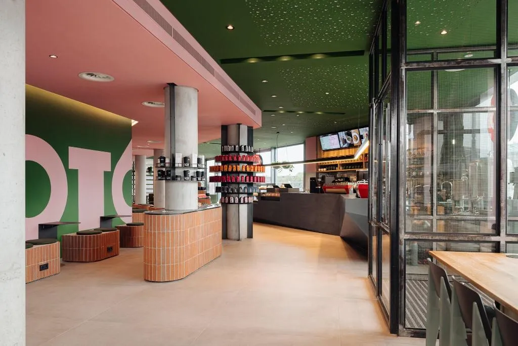 Lobby, DoubleTree by Hilton Amsterdam Centraal Station, Amsterdam
