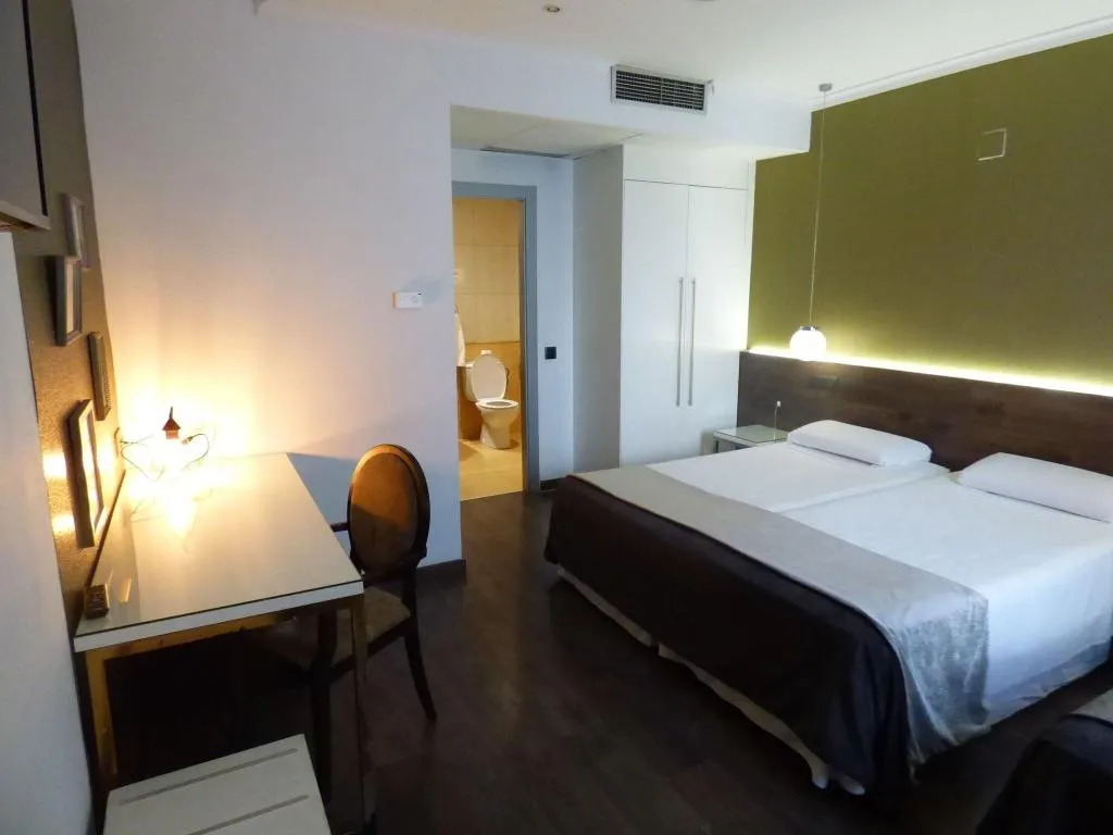 TRIPLE BASIC Room, Moderno, Barcelona