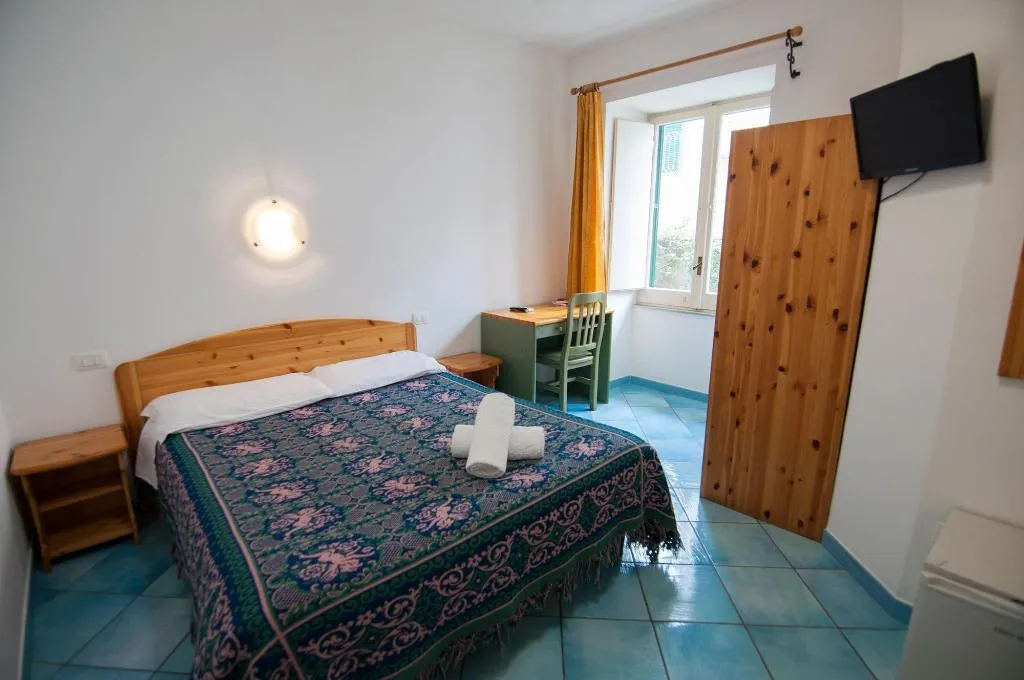 Room, Albergo Macrì, Naples