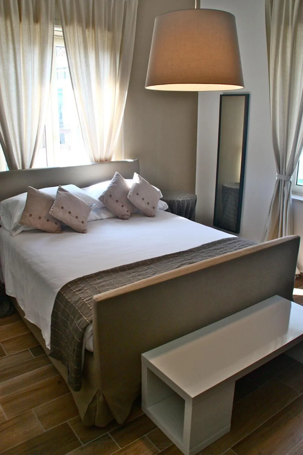 Room, La Maison Des Tout Le Monde, Naples