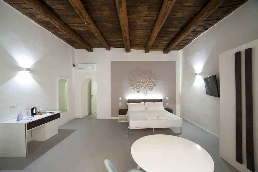 Room, Dada Suite, Naples