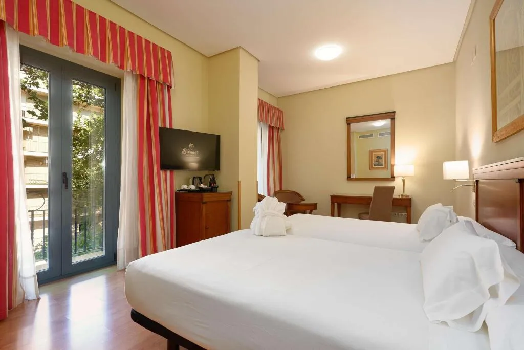 DOUBLE PREMIUM QUEEN BED Room, Becquer, Seville
