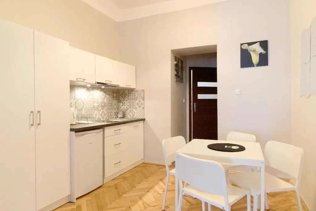 APARTMENT CAPACITY 6 TWO BEDROOMS Room, P&J Tourist Apartments, Krakow