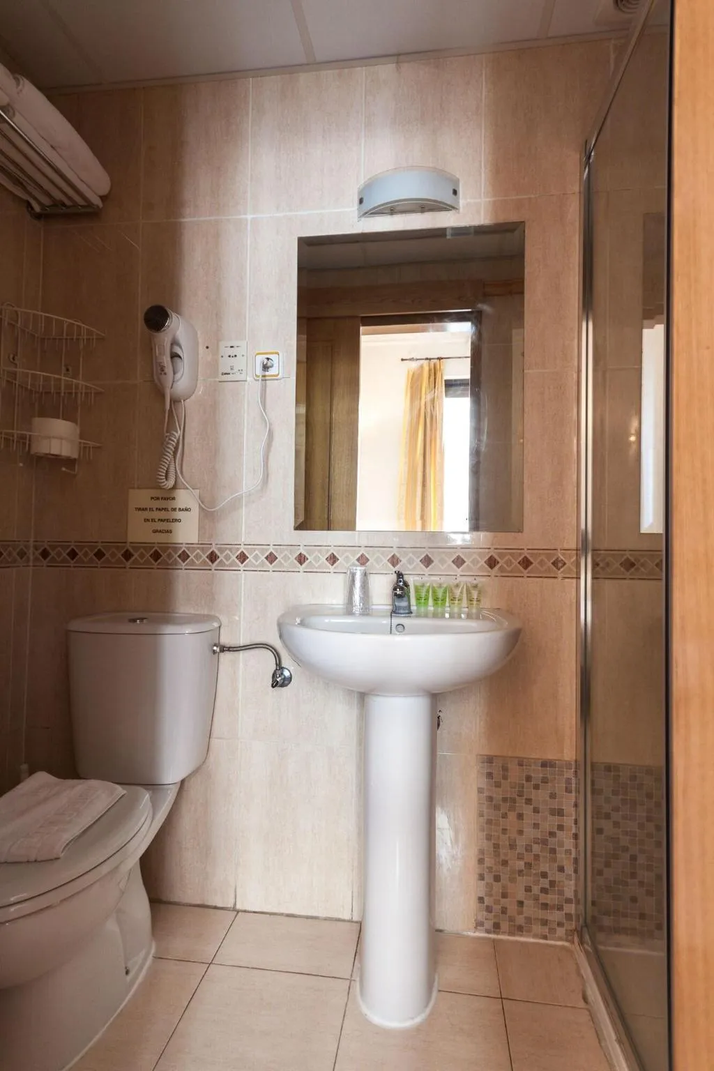 Room, Josefina Hostal, Madrid