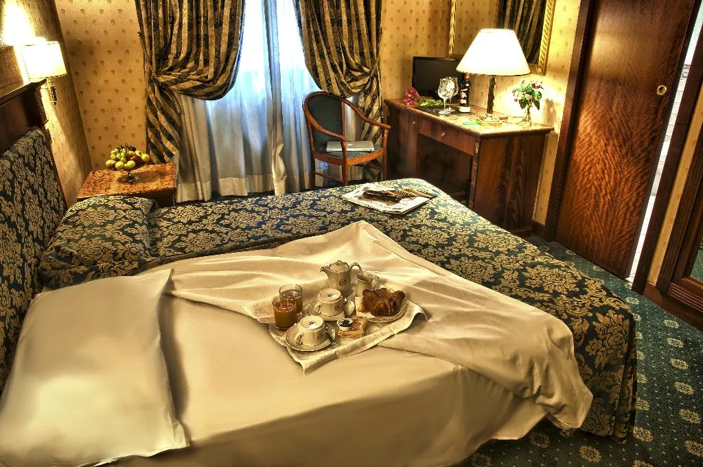 TRIPLE STANDARD Room, Cilicia, Naples