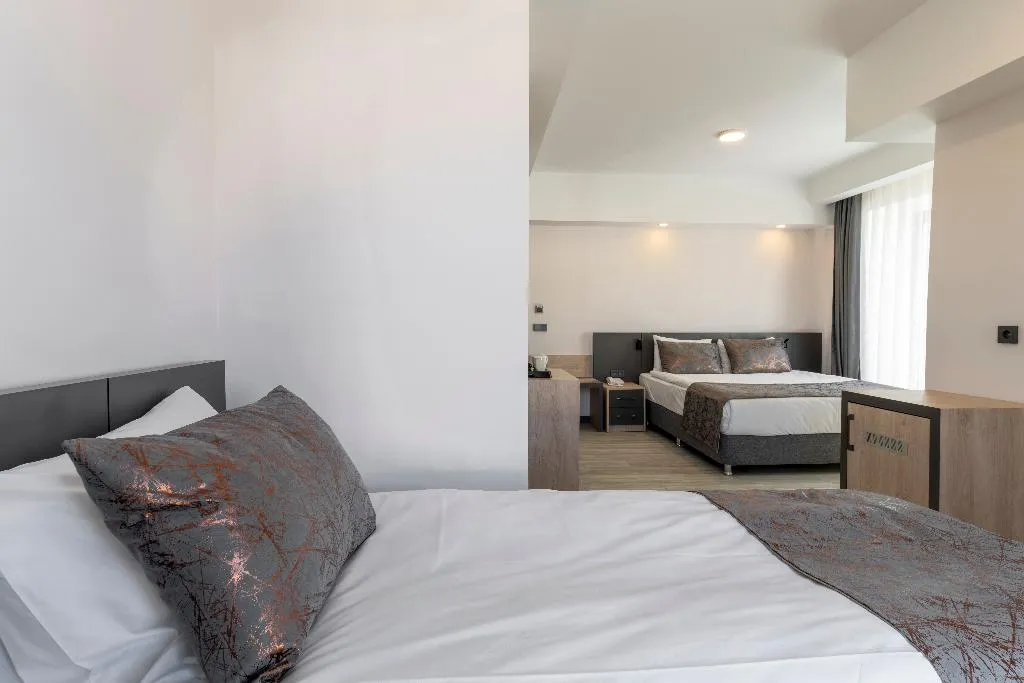 TRIPLE THREE BEDROOMS ONE BATHROOM Room, Irenic Hotel, Antalya