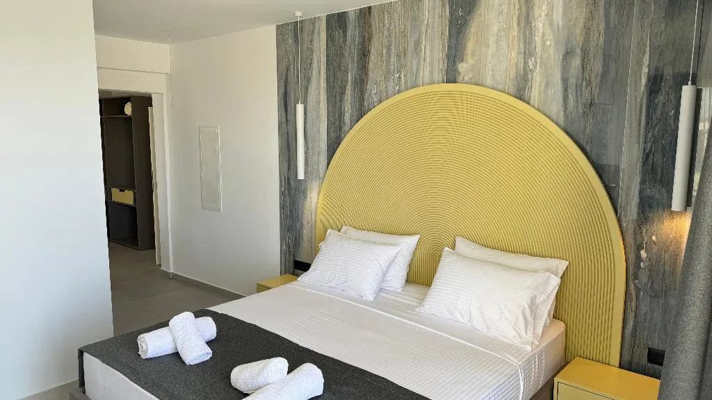 QUADRUPLE DELUXE KING BED Room, Mono Alex Kalithea, Halkidiki