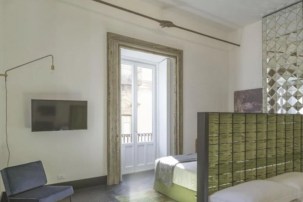 Room, Asmundo Di Gisira, Catania