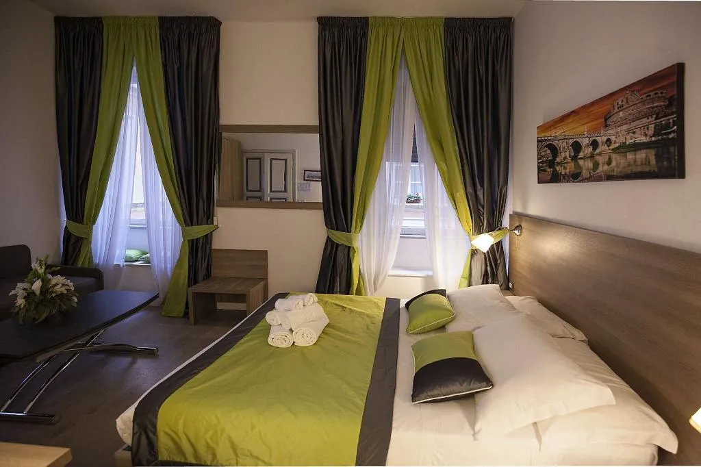 Room, Roman Holidays Cuore Dell Impero, Naples