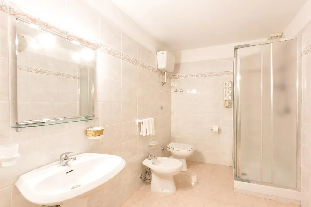 TRIPLE STANDARD Room, Sisters' Hostel, Naples