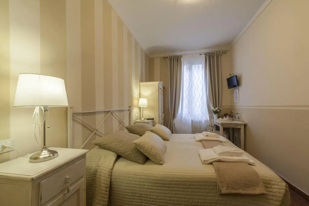 Room, Soggiorno Pezzati Daniela, Florence