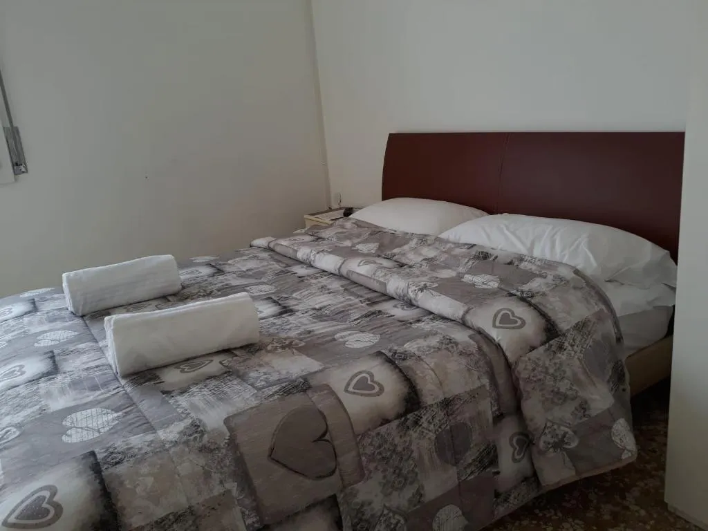 Double or Twin WITH SHARED BATHROOM Room, Venice Garden House, Venice