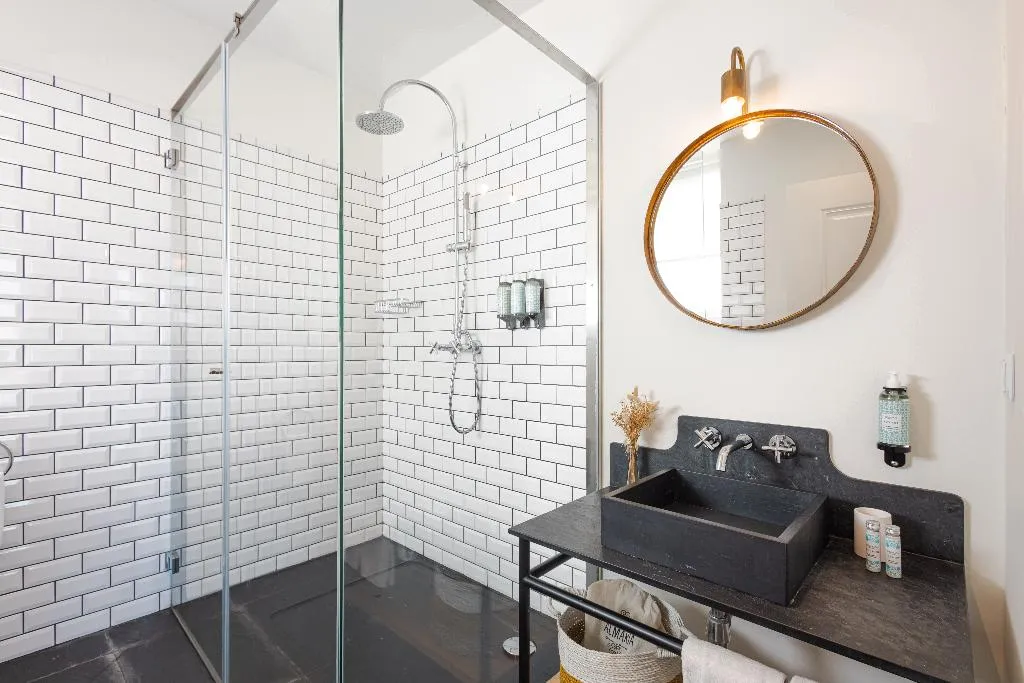 APARTMENT THREE BEDROOMS Room, Almaria - Ex LIibris, Lisbon