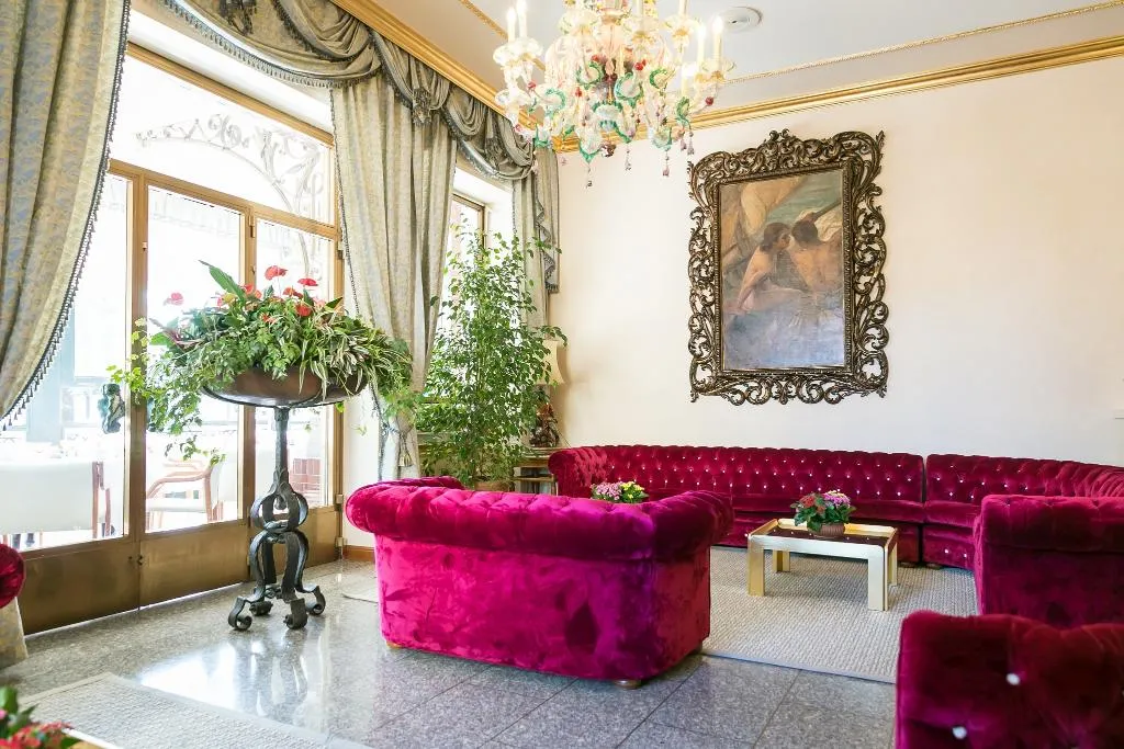 Lobby, Milan Speranza au Lac, Milan