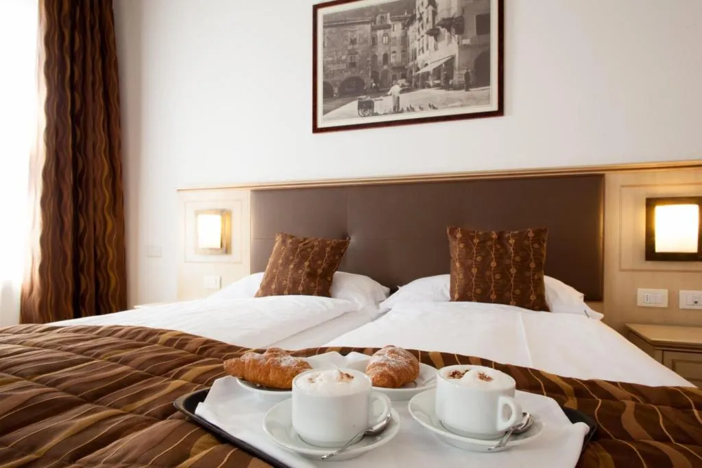 Room, Portici - Romantik & Wellness, Milan