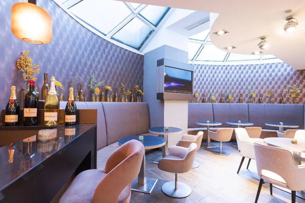 Bar, Leonardo Hotel Vienna Westbahnhof, Vienna