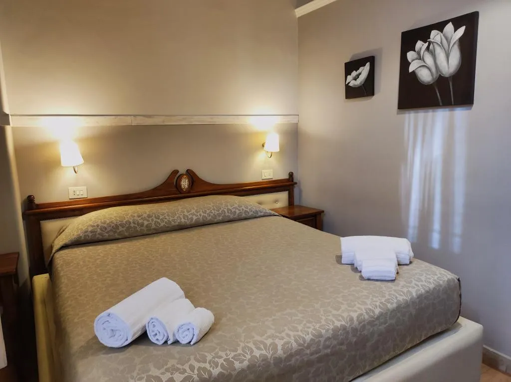 Double or Twin STANDARD Room, La Collegiata, Catania