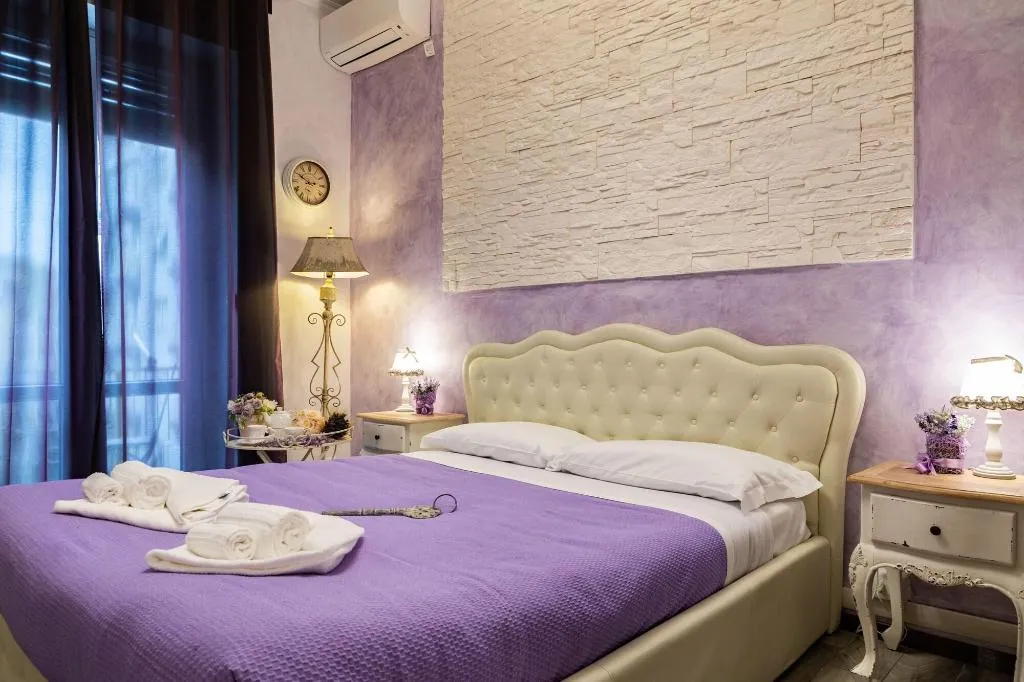 Room, Romantic Dreams, Naples