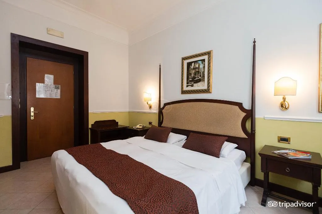 DOUBLE STANDARD Room, Nizza, Rome