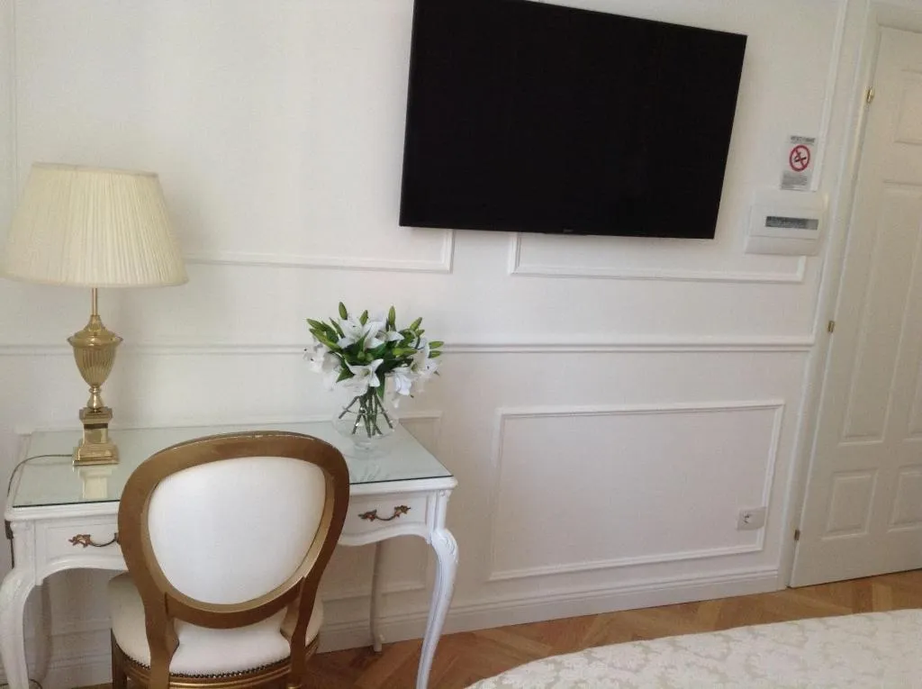 Room, King Plaza, Naples