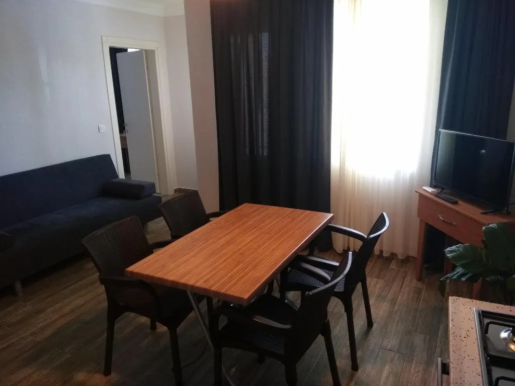 Room, Grandma's Garden, Dalaman