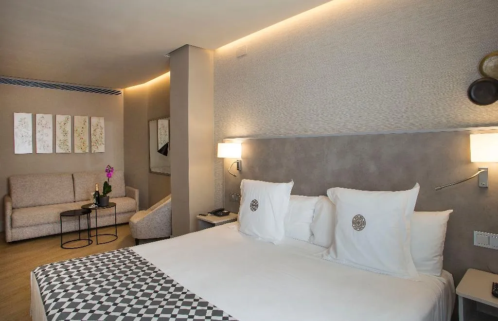 JUNIOR SUITE STANDARD Room, America Sevilla, Seville