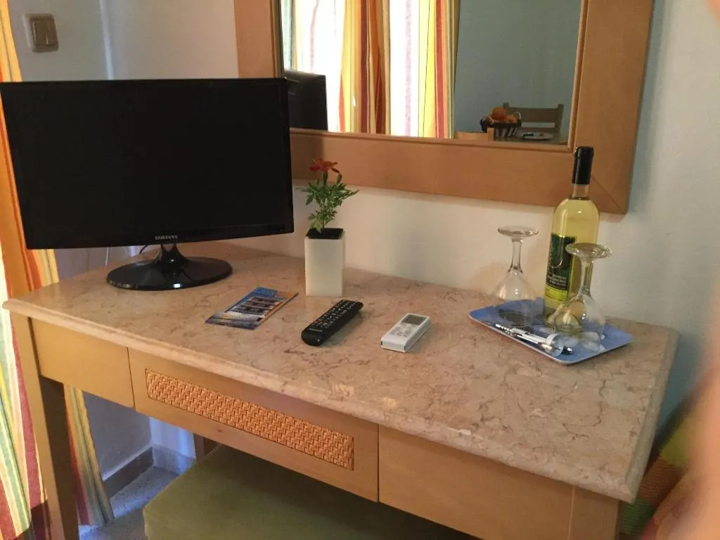 Room, Arocaria Apartments, Crete