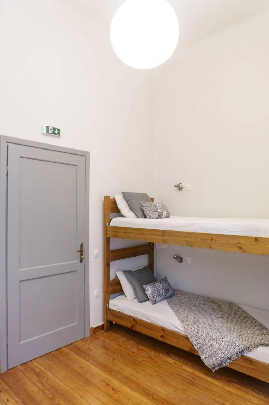 Room, Dioskouros, Athens