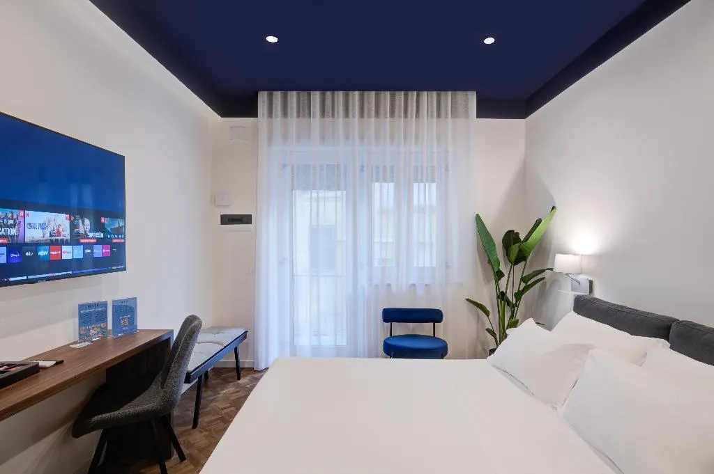DOUBLE DELUXE WITH BALCONY Room, Well Suites - Piazza dei Martiri, Naples