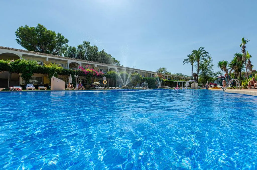 Pool, Mariner Club Apartments, Majorca