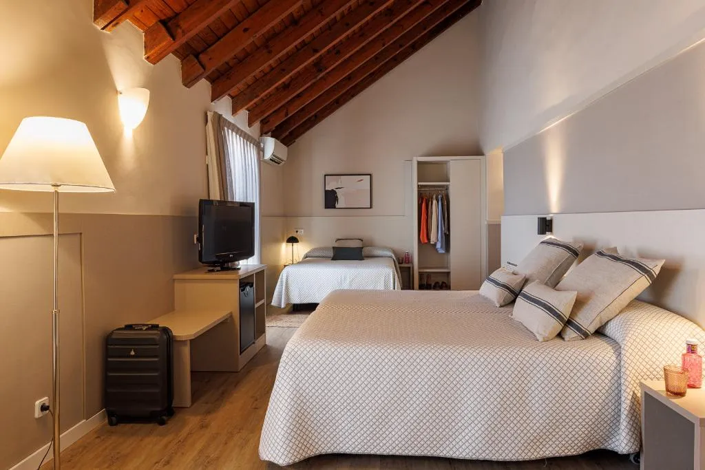 TRIPLE STANDARD Room, Bonanova Park, Barcelona