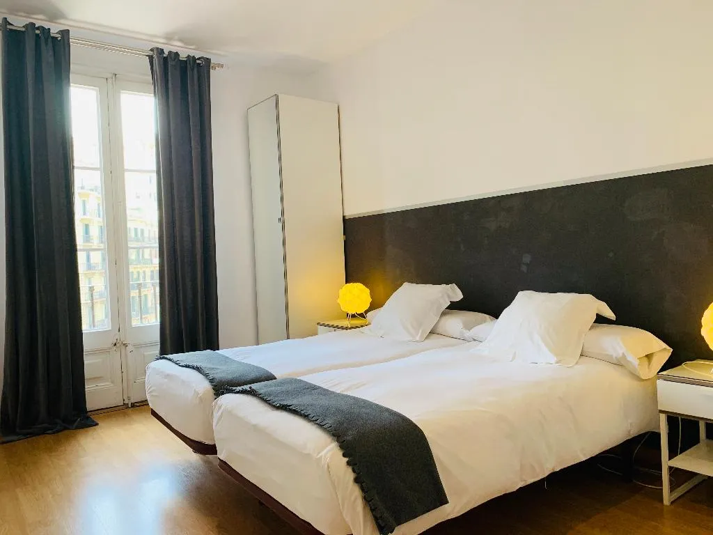 TWIN Shared external bathroom Room, Super Balmes Guest House, Barcelona