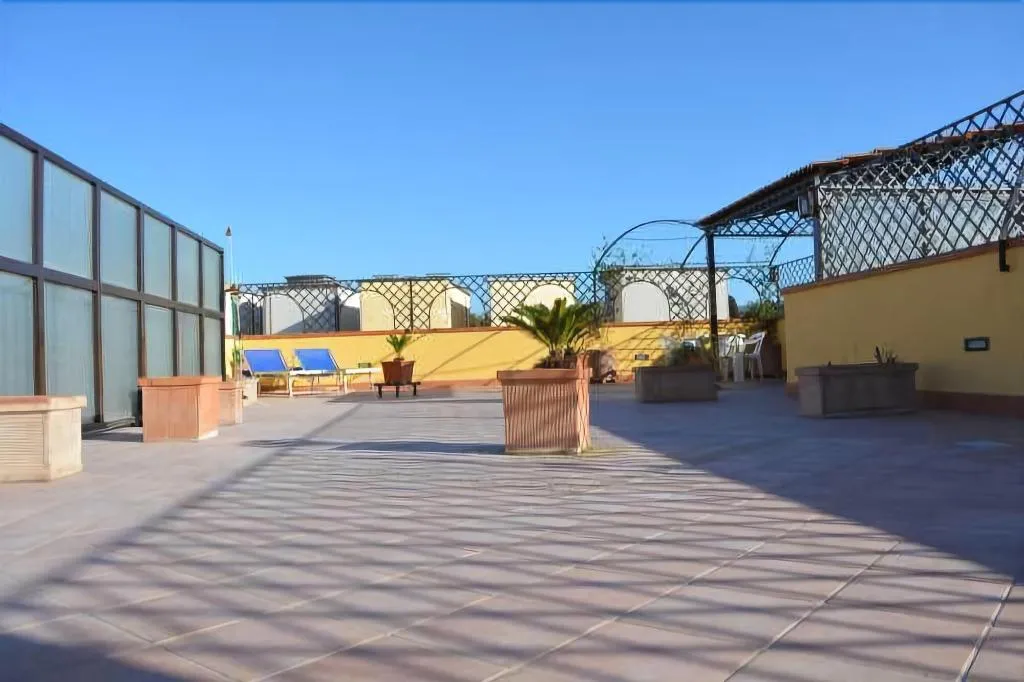 Terrace, Home To Fly, Naples